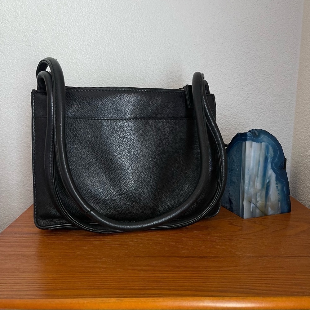 Vintage East West New York London Black Cowhide Leather Crossbody Handbag - Picture 2 of 6